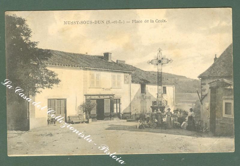 France, Bourgogne, Saone et Loire. MUSSY - SOUS - DUN. Place de la Croix. Cartolina d'epoca. Anno 1907