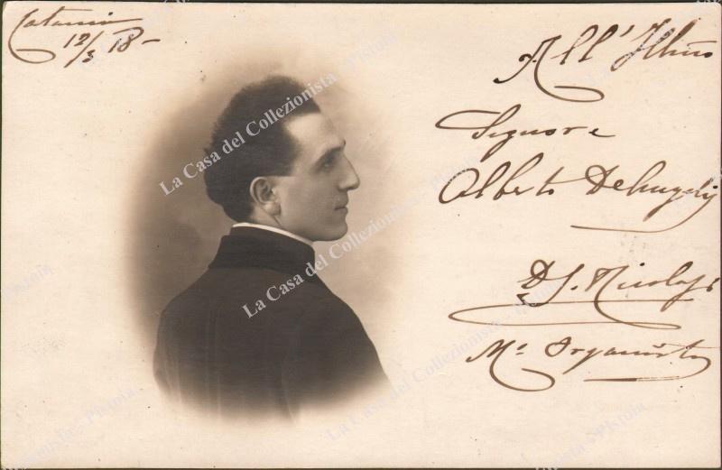 NICOLOSI SALVATORE (Catania 1885 – Catania 1877). Organista e compositore di musica sacra. Bella cartolina fotografica che lo ritrae a mezzo busto. Dedica autografa e firma, Catania 12.5.918.