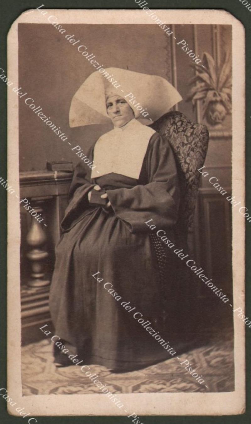 BERTINAZZI CARLO, Bologna via Venezia. Ritratto di una religiosa. Foto originale (circa 1865).