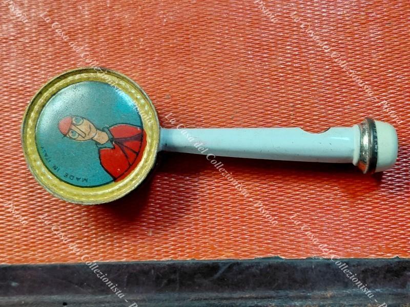 Vecchio giocattolo fischietto. Signor Bonaventura.