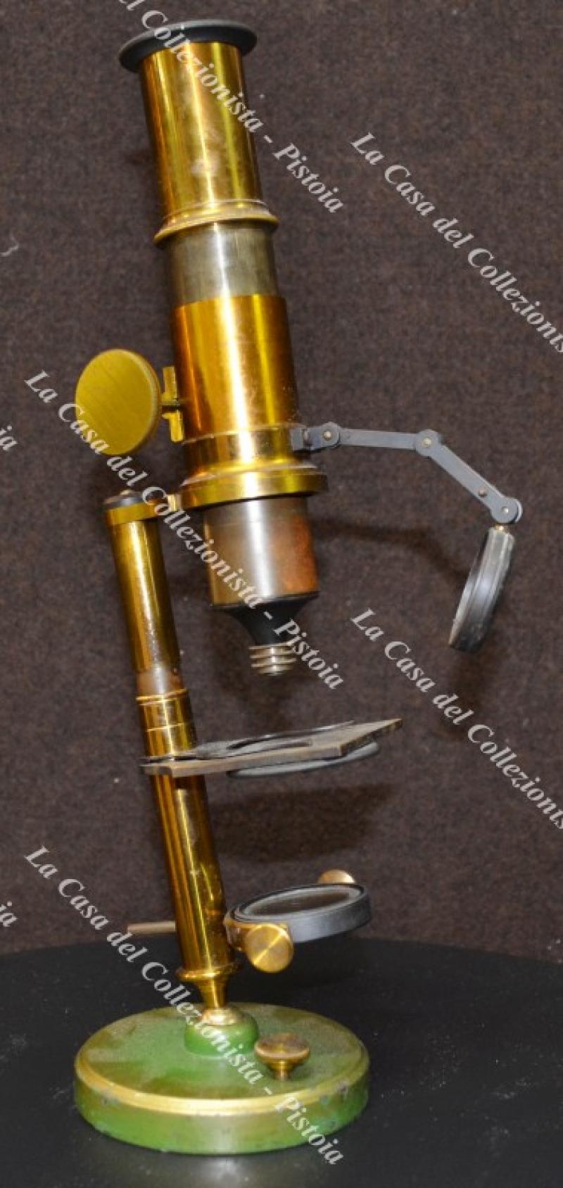 MICROSCOPIO ANTICO in ottone databile attorno al 1880.