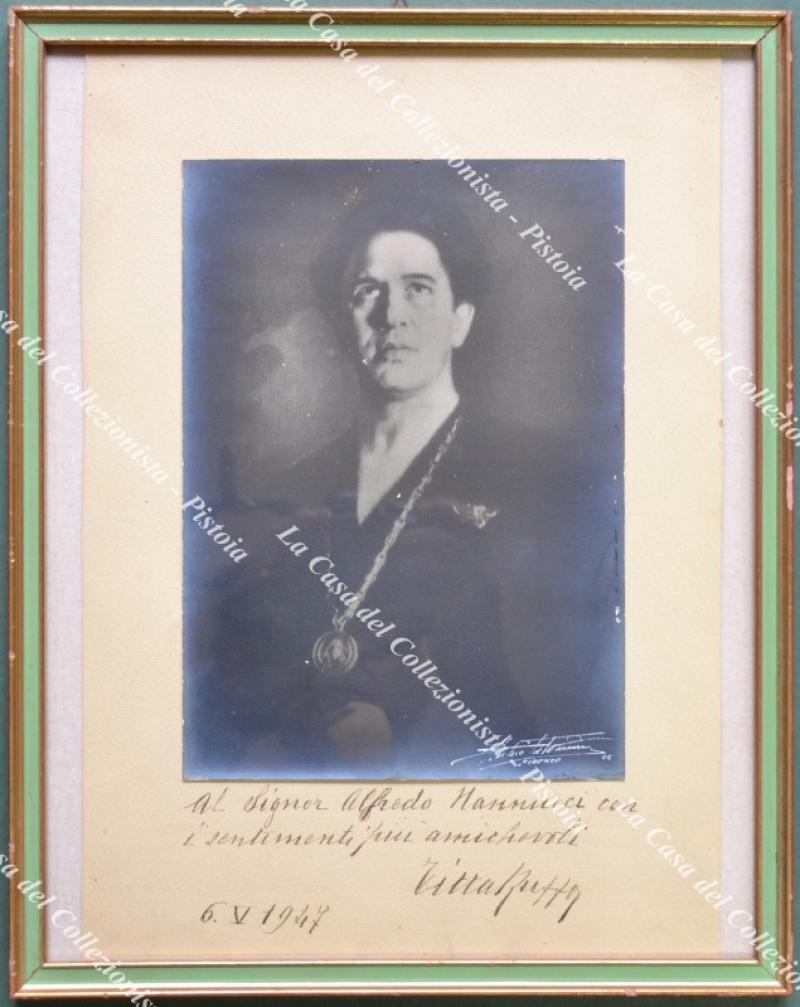 TITTA RUFFO, pseudonimo di Ruffo Cafiero Titta (Pisa 1877 - Firenze 1953). Celebre baritono italiano.